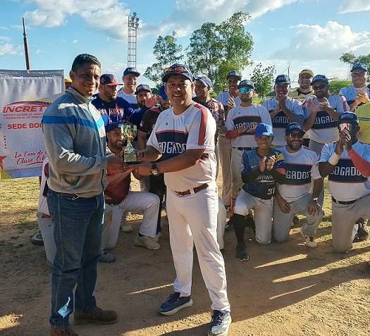 Abogados se convirtió en el nuevo campeón del softbol Clase B