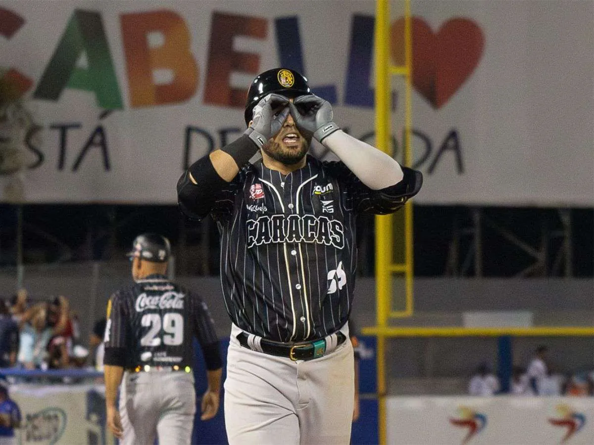 Eugenio Suárez impuso récord con 8 tablazos