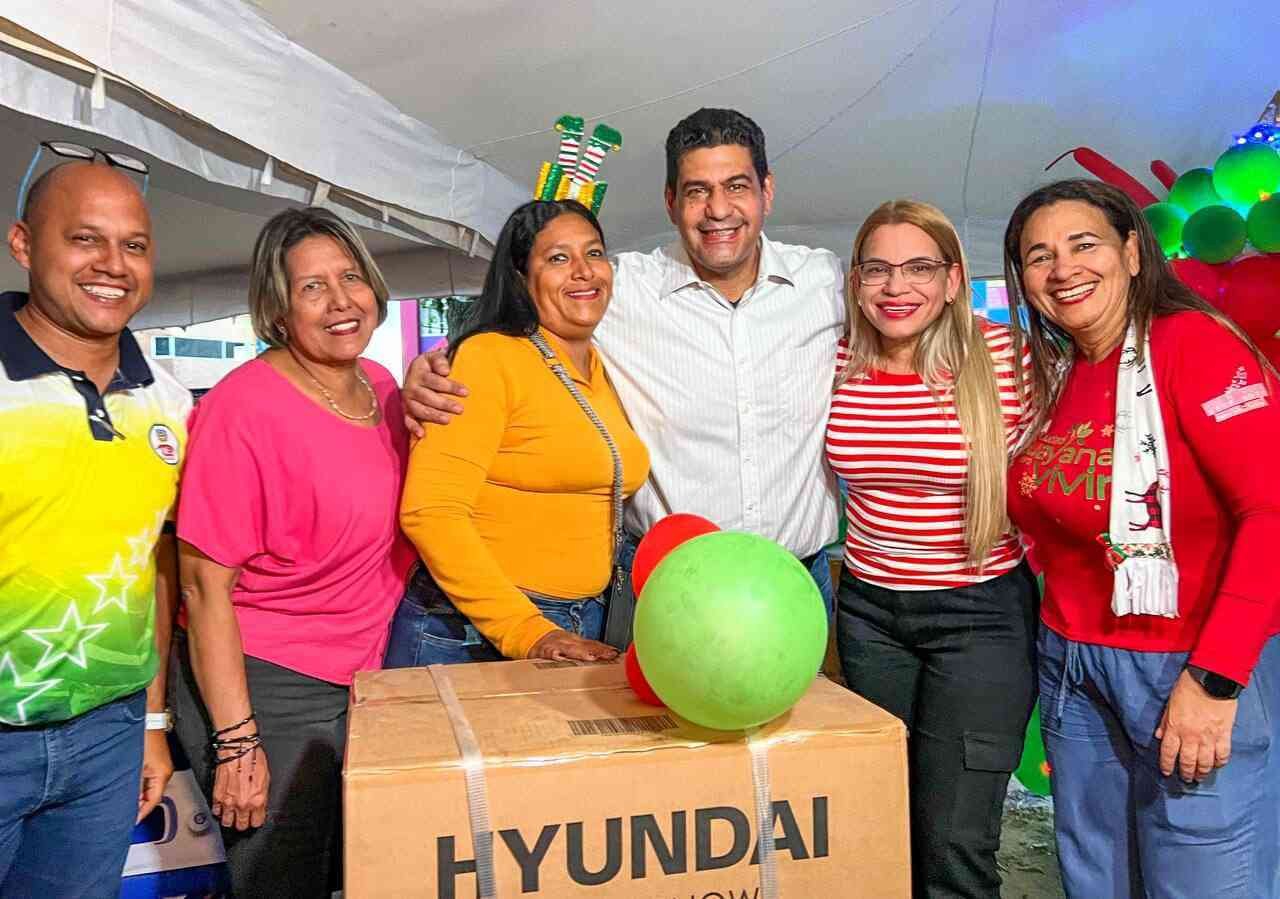 Alcalde Tito Oviedo dignifica a emprendedoras de Caroní