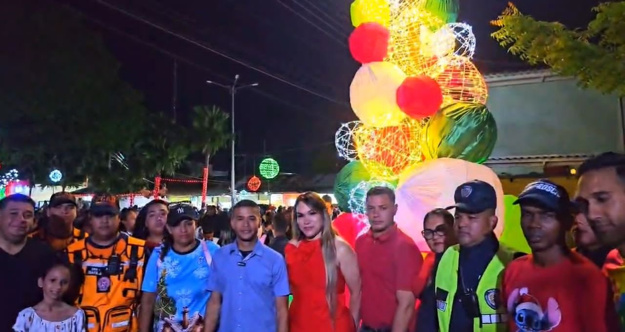 Más de 3 mil personas celebraron el tradicional encendido navideño en Guasipati