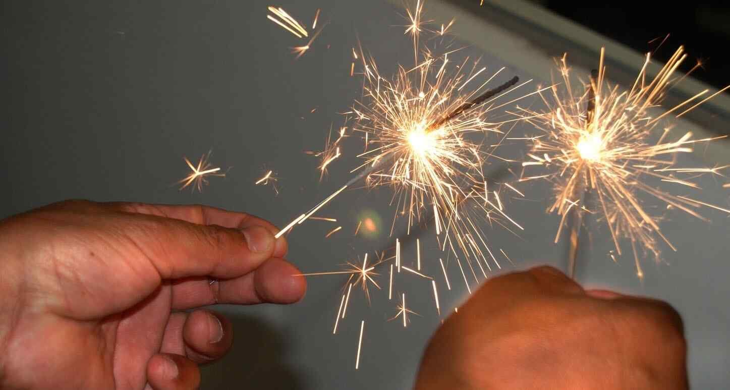 Penalizan venta de fuegos artificiales a menores de edad