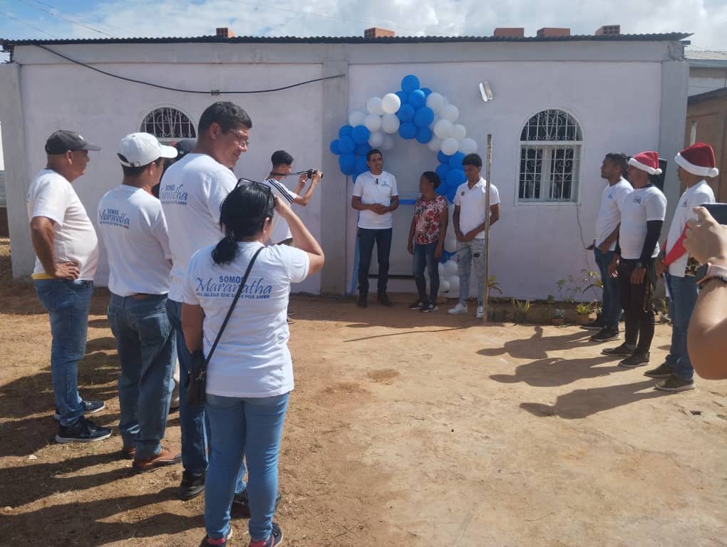 Iglesia Maranatha dona casa y juguetes en el sector Antonio José de Sucre