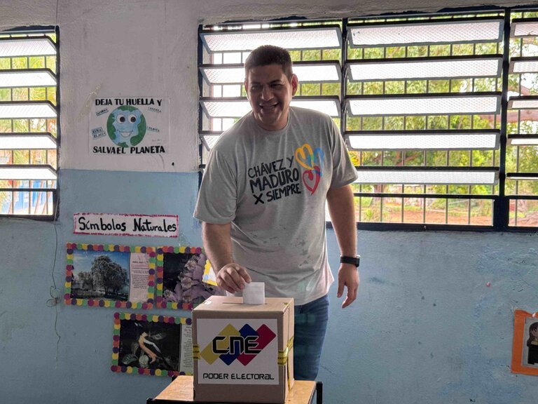 La Fiesta Electoral en Caroní: El Alcalde Tito Oviedo Destaca la Participación Ciudadana en la Elección de Jueces de Paz Comunal