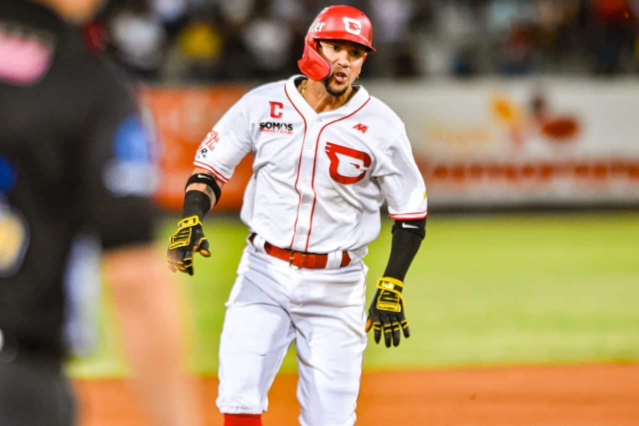 Carlos Narváez deslumbra con su talento en la LVBP