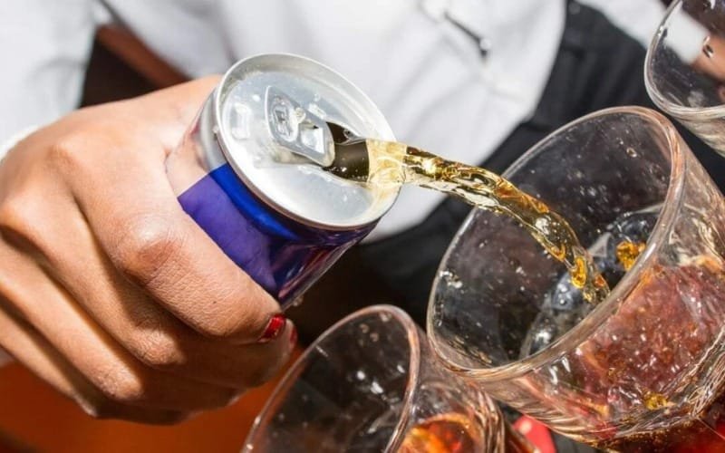 Conozca el peligro de las bebidas energéticas