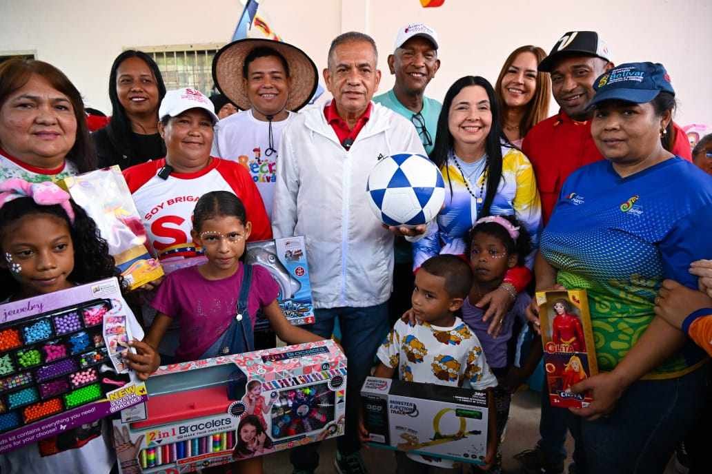Gobernador Ángel Marcano inició entrega de juguetes en Bolívar