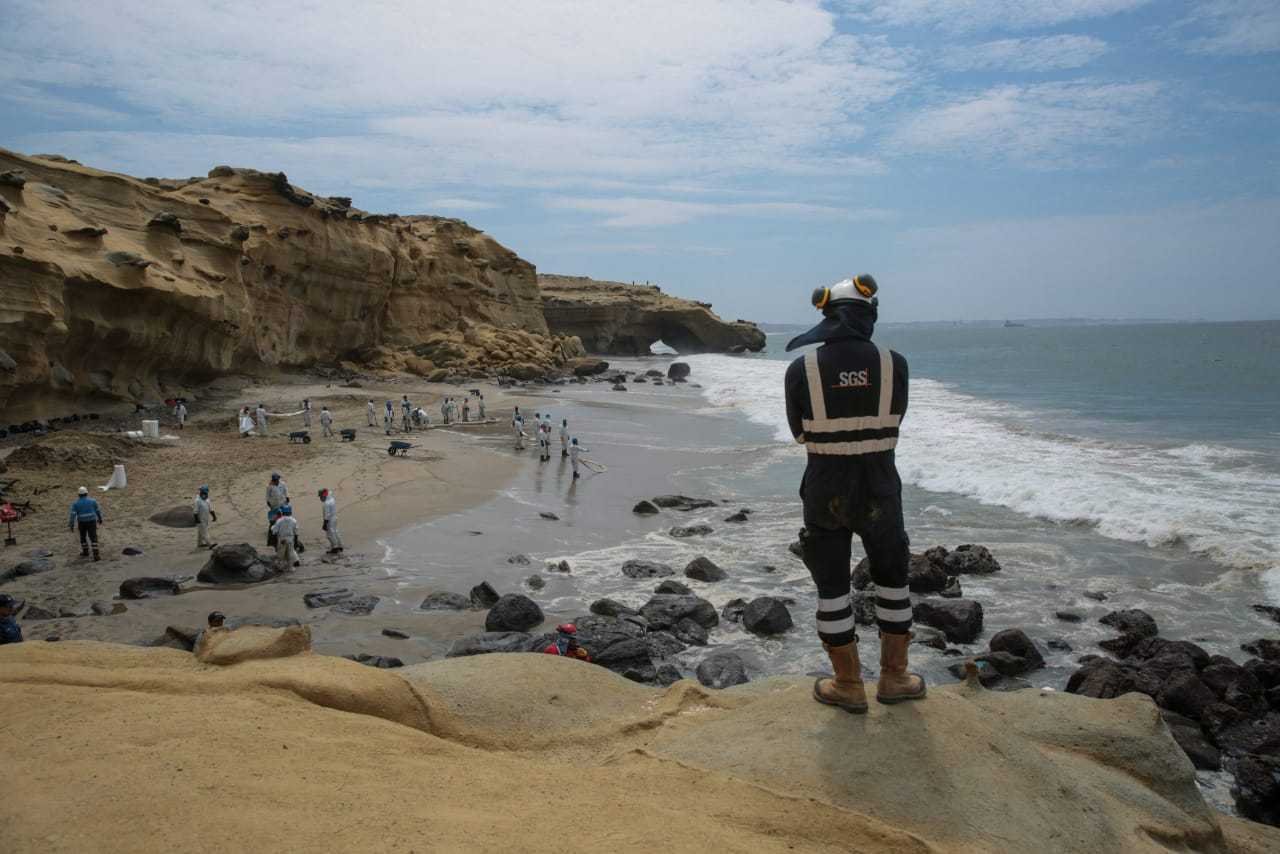 Declaran emergencia ambiental en costas de Perú