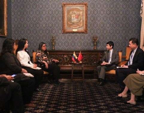 Venezuela y China califican de positivas las relaciones de cooperación