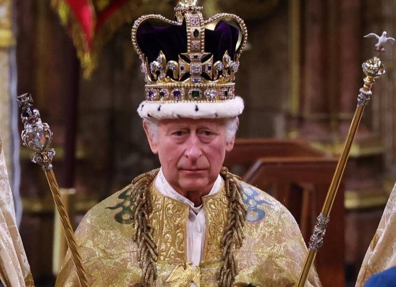 El rey Carlos III obligado a continuar su tratamiento por el cáncer