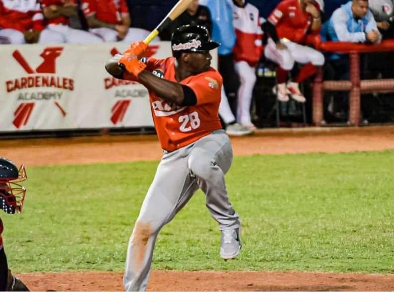 José Pirela hizo que las Águilas volaran en la isla