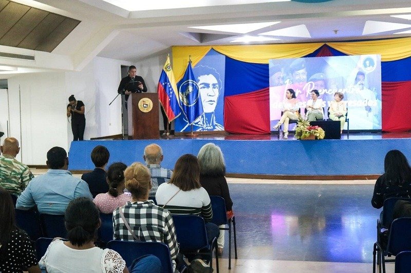 Red de egresados de UBV respalda a Maduro