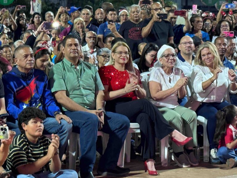  Reinauguración y encendido de navidad en la Plaza Hugo Chávez en Puerto Ordaz