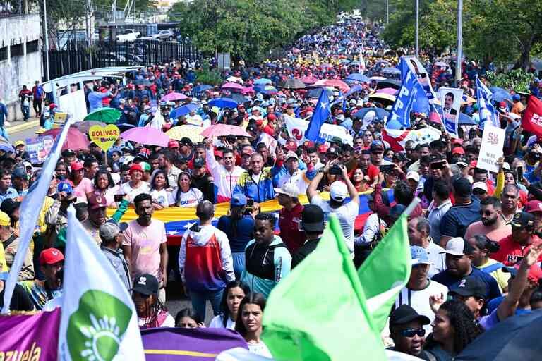 Masiva Movilización del PSUV: Un Firme Respaldo a Maduro en la Antesala de su Juramentación