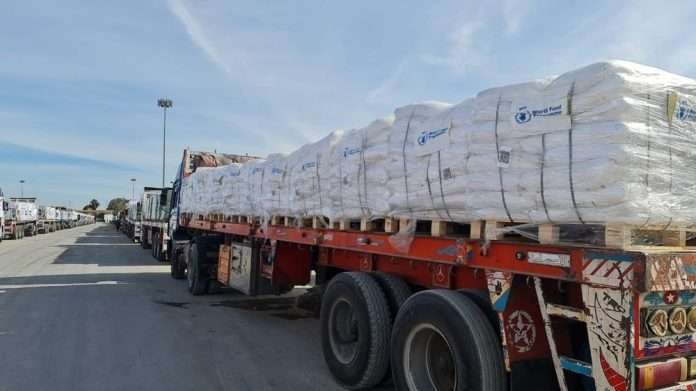 Entran a Gaza primeros camiones con ayuda humanitaria