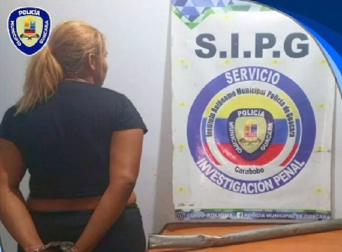 Detenida por golpear a su hija con un tubo