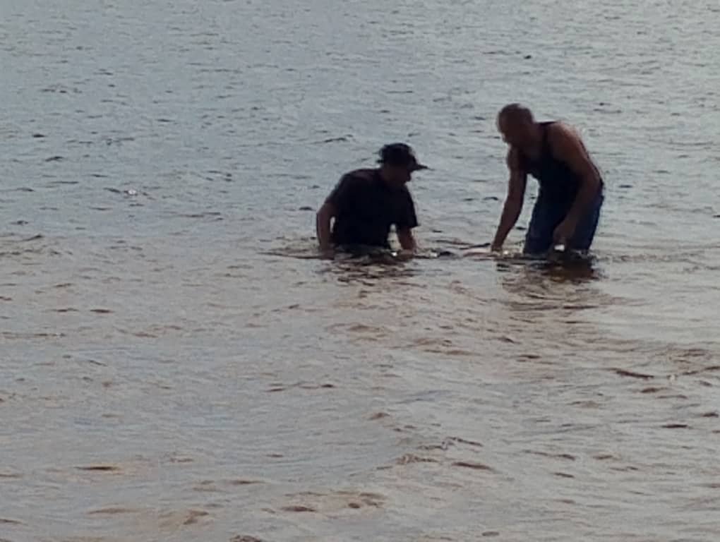 Rescate del Cuerpo de un Joven en Playa Ula Ula