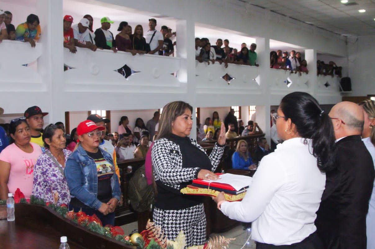Nueva directiva del CLEB es asumida por Ornella Arbeláez y Elizabeth Conejero