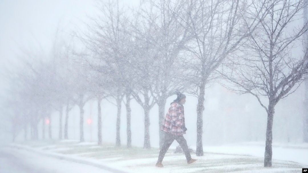 Fuerte nevada pone en emergencia Washington
