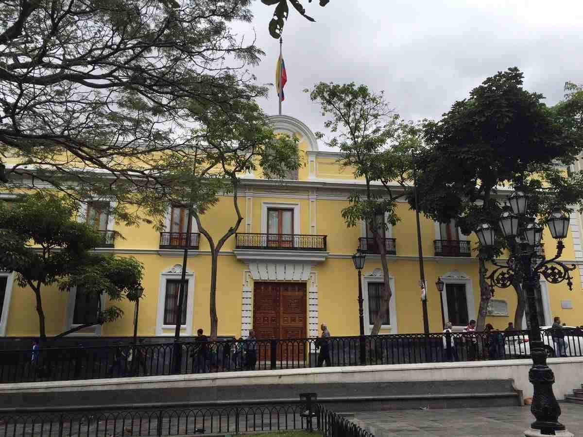 Gobierno nacional ordena reducir personal diplomático de algunos países