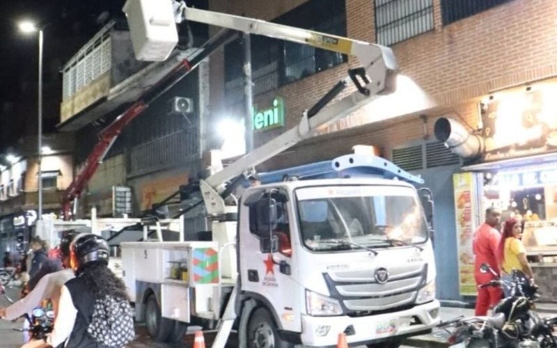 Alcaldía de Caracas realizó operativo de limpieza y mantenimiento en distintos puntos y vías