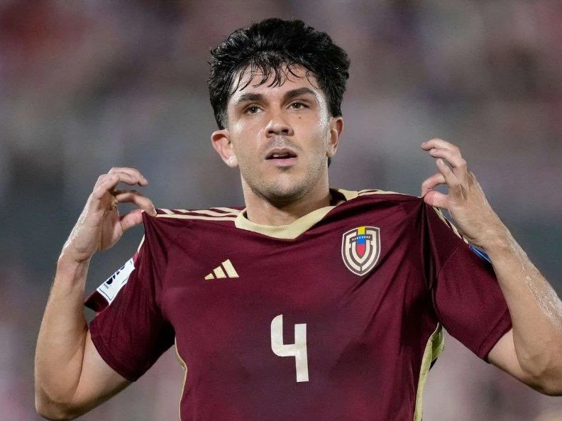 Aramburu se queda en la Real Sociedad hasta 2030