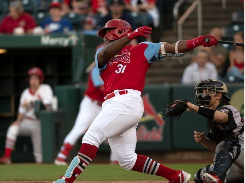 Moisés Gómez firmó con los Padres de San Diego