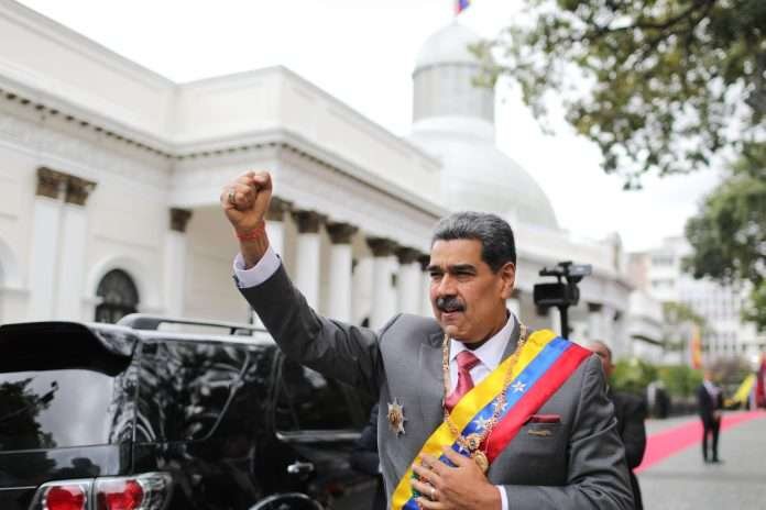 Maduro llega a la AN para presentar propuesta de reforma constitucional