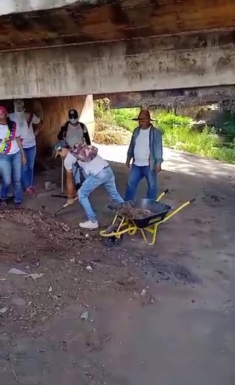 Gestión Yulisbeth García inició plan especial de Saneamiento en quebradas y canales de Upata