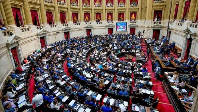 Congreso argentino podría investigar a Milei por caso de la criptomoneda
