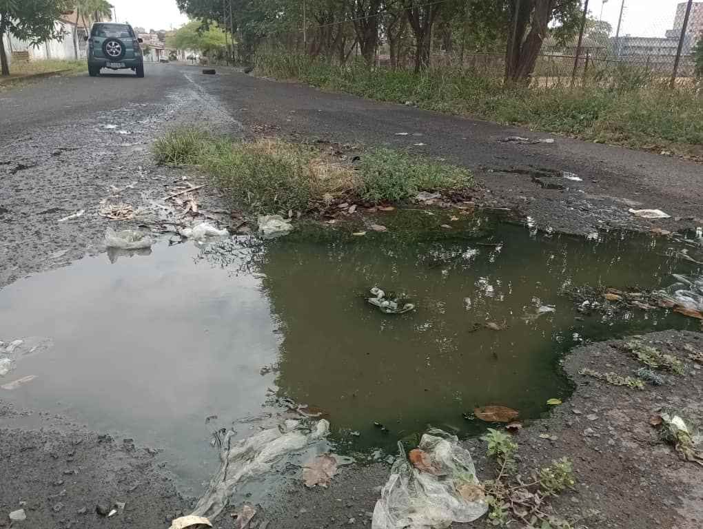 Demandas de botes de aguas blancas y desbordamientos de cloacas colapsan a Hidrobolívar