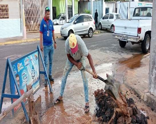 Hidrobolívar y vecinos eliminaron bote de aguas blancas en sector Gran Sabana