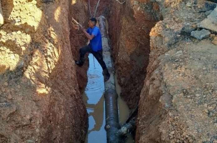 Instalan tubería para mejorar suministro de agua en Santa María de Ipire