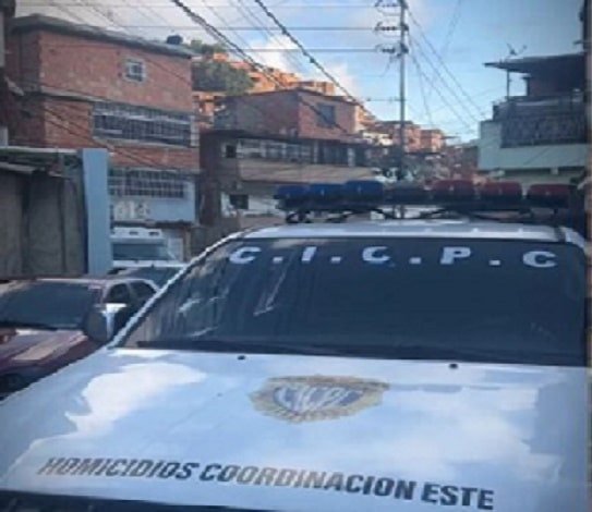 Sacan a una mujer del interior de su negocio y la matan a tiro en barrio José Félix Ribas
