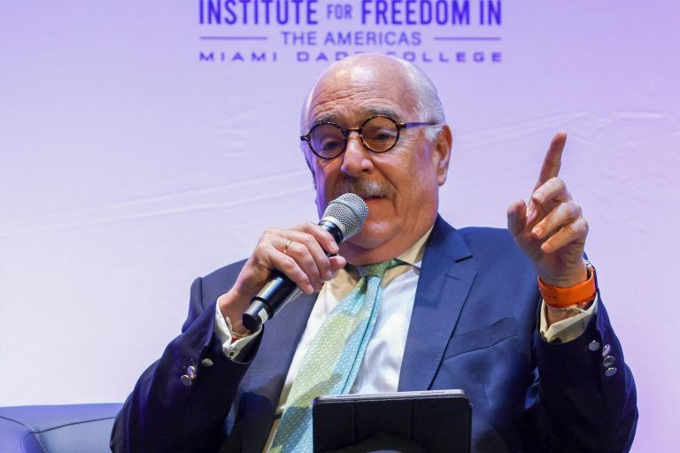 Expresidente colombiano Andrés Pastrana recupera la libertad tras retención en Angola