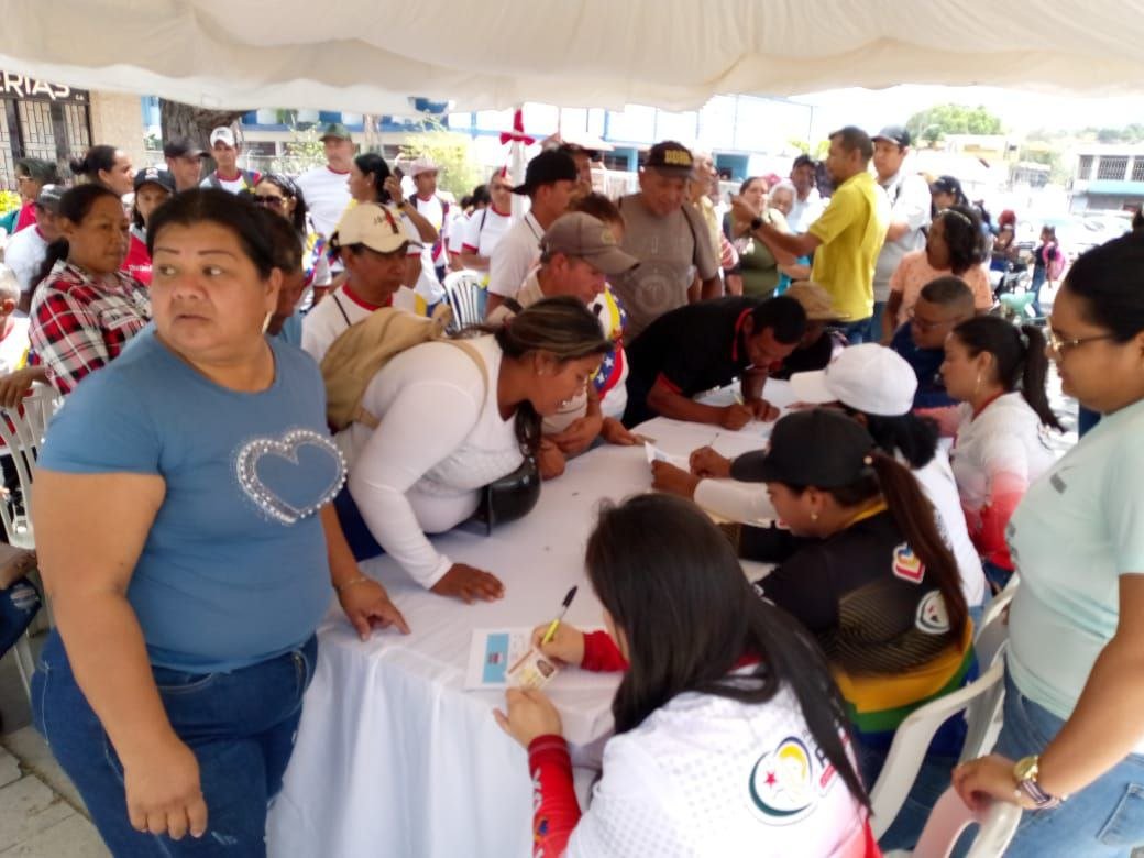 En el municipio Piar recolectan firmas en apoyo de los migrantes venezolanos