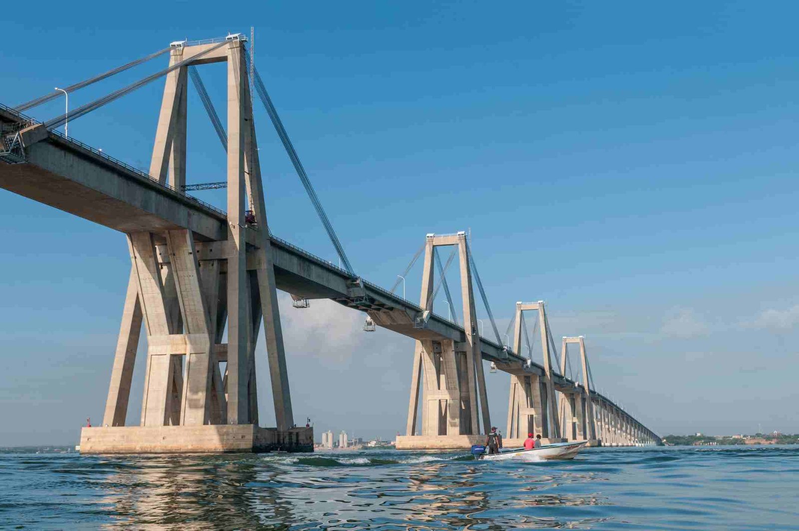 Dos muertos deja explosión en el Lago de Maracaibo
