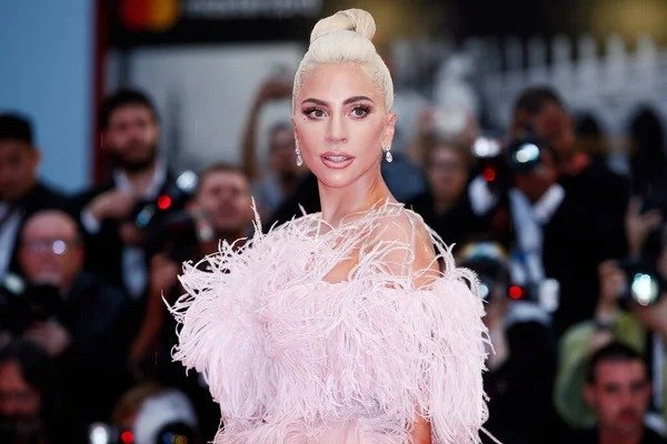 Lady Gaga revela detalles de su lucha contra la psicosis