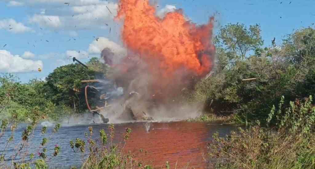 FANB destruye dos balsas mineras en Macagua