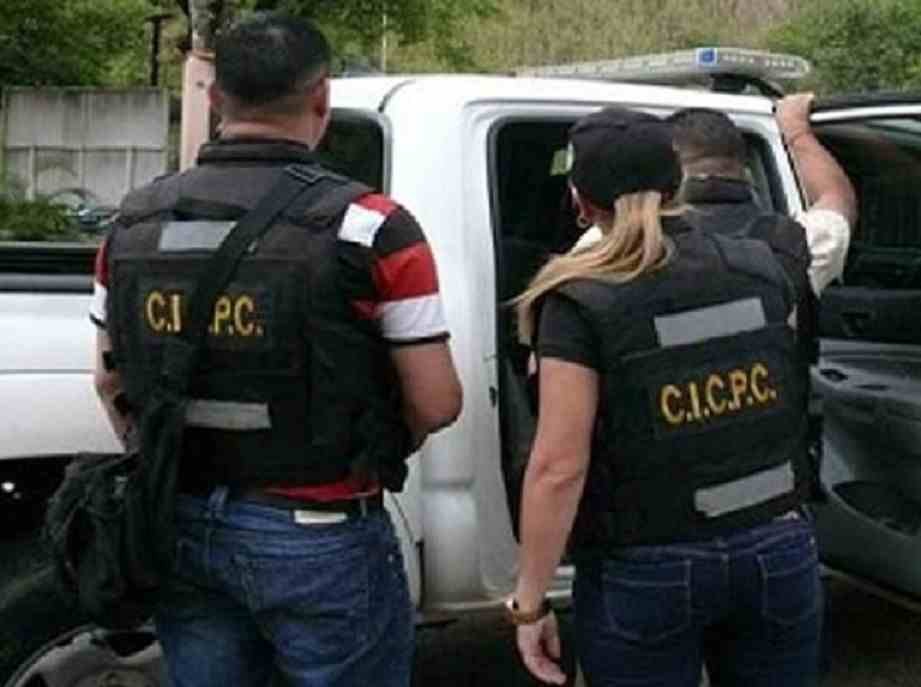 Hallan a un adolescente muerto detrás de su residencia en sector Las Malvinas