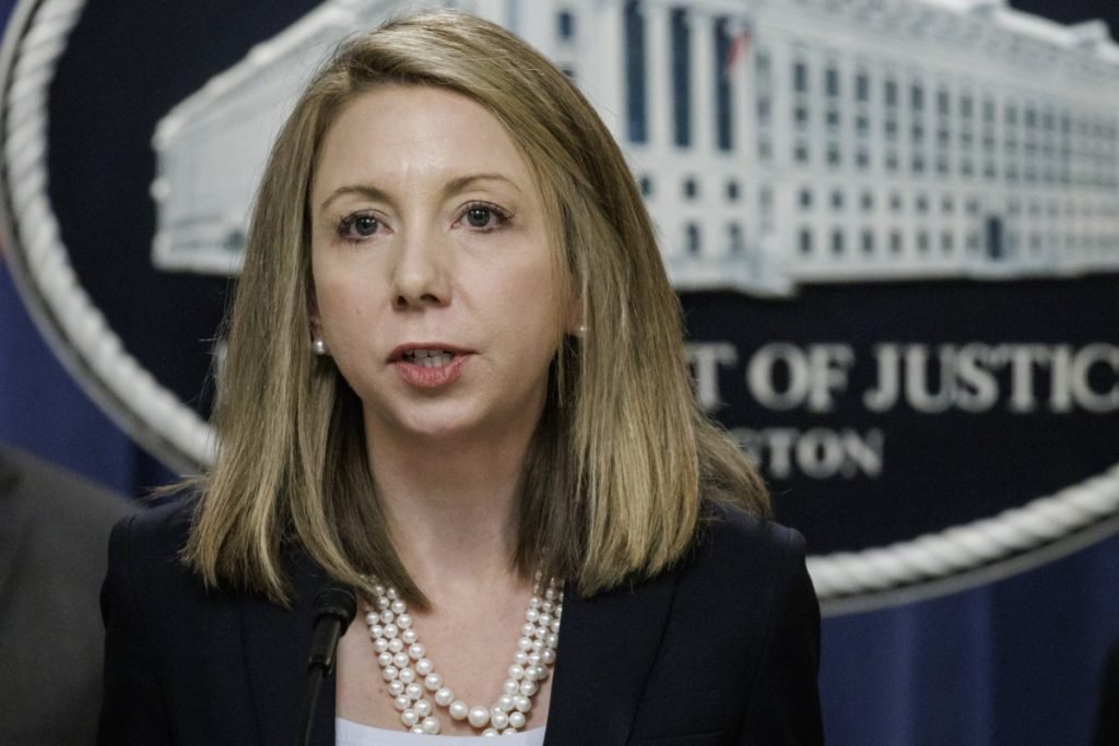 Hallan muerta en su casa a exfiscal de Distrito Este de Virginia nombrada por Biden