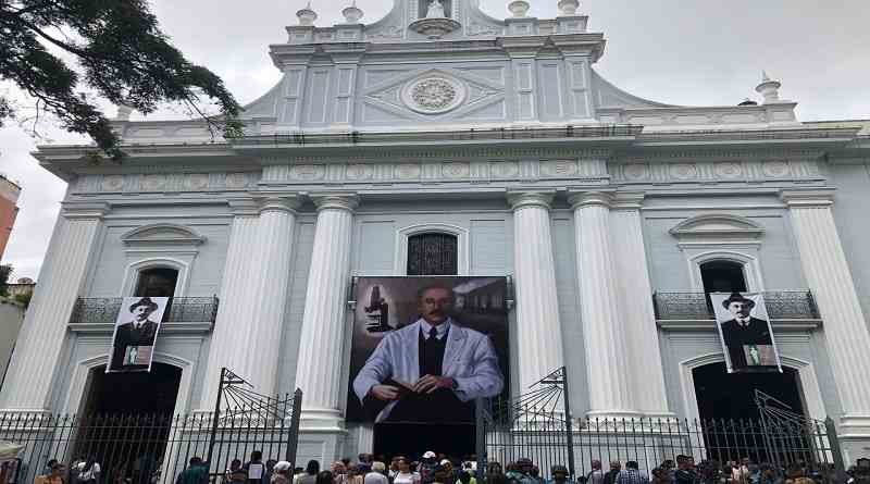 Iglesia de La Candelaria celebró Misa de las Batas Blancas en honor al Dr. José Gregorio