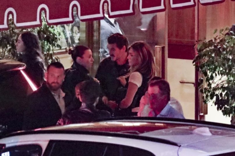 Jennifer Aniston y Pedro Pascal muy ‘juntitos’ en Los Ángeles (+Fotos)