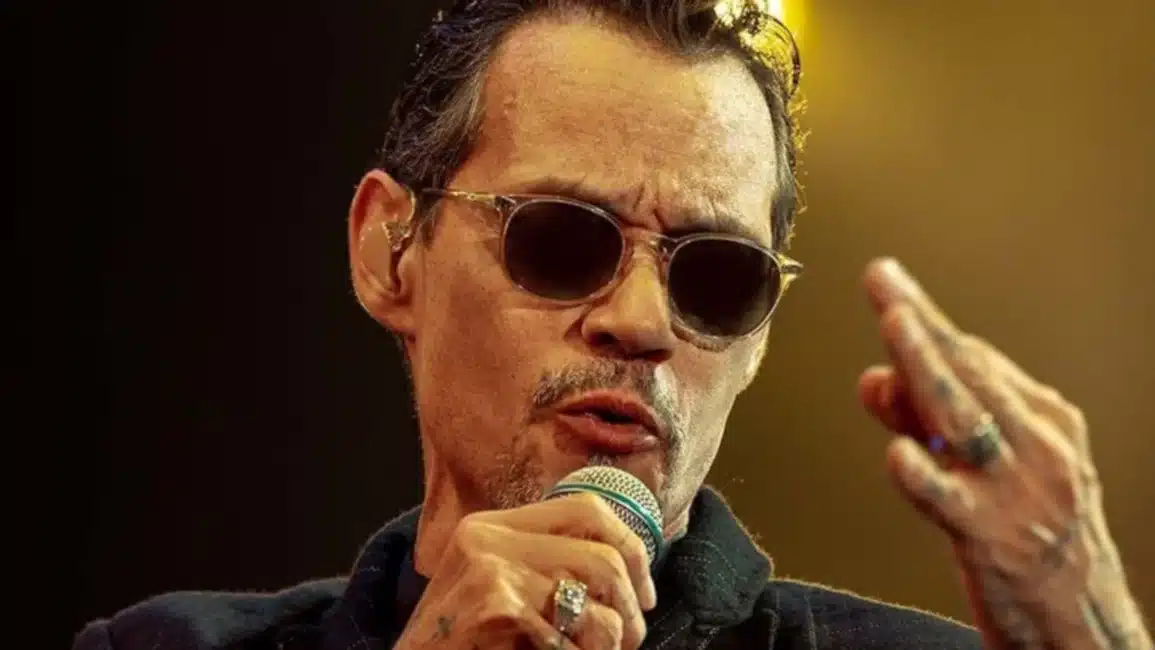Marc Anthony furioso tras recibir un botellazo en Colombia