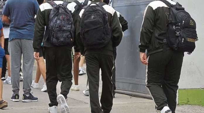 Perú: Cientos de escuelas en riesgo de cerrar por extorsiones