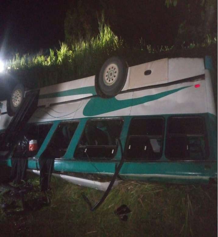 Nueve heridos en vuelco de autobús con pasajeros en la Troncal 10 – El Dorado