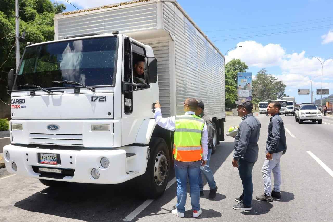 Restringen circulación de vehículos de carga en Semana Santa