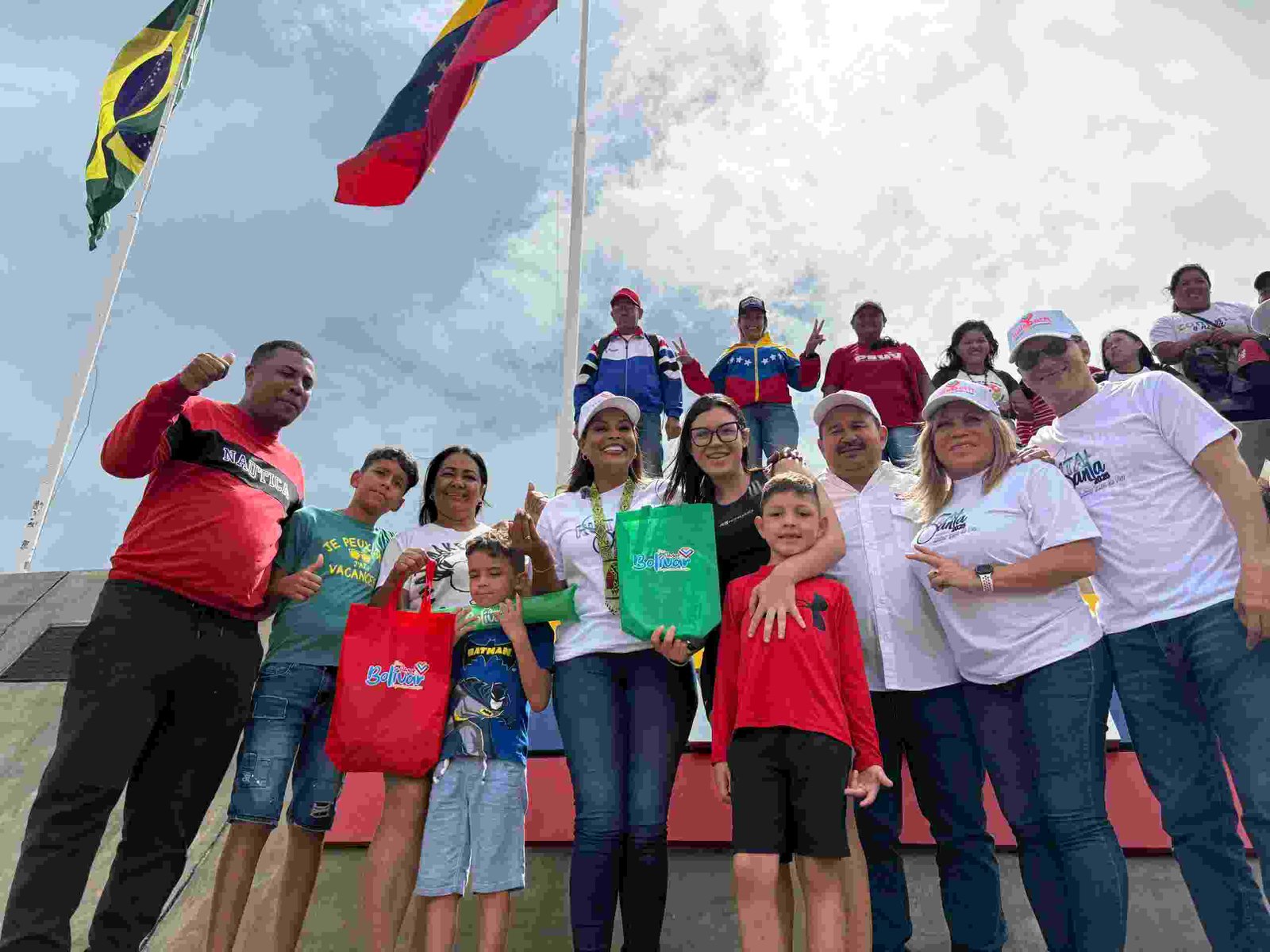 Candidata Yulisbeth García recibió a temporadistas internacionales en la línea fronteriza de Venezuela con Brasil