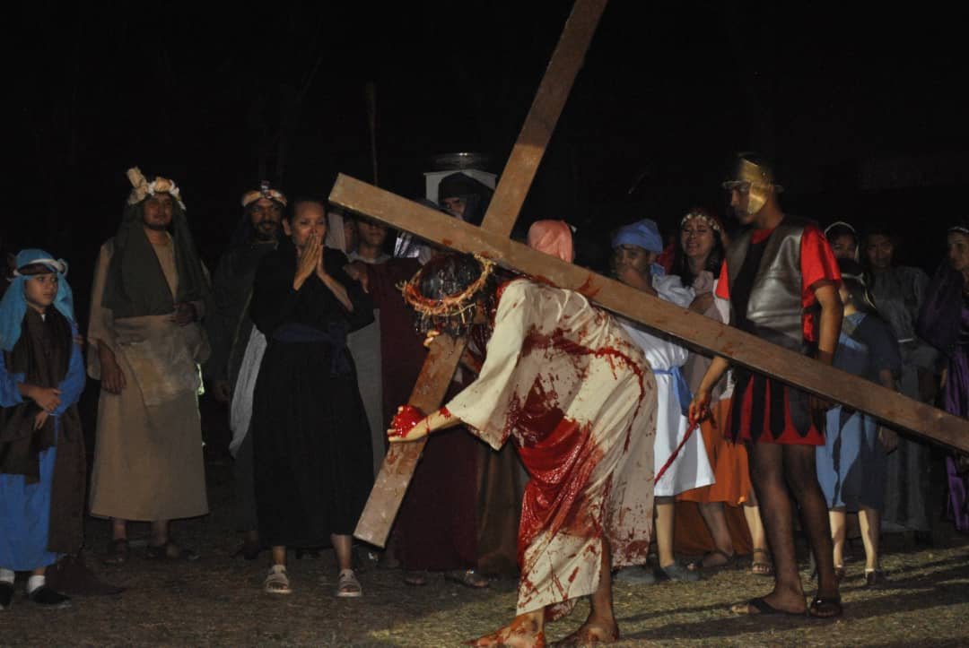 Cristo Viviente revive la pasion y muerte de Jesús