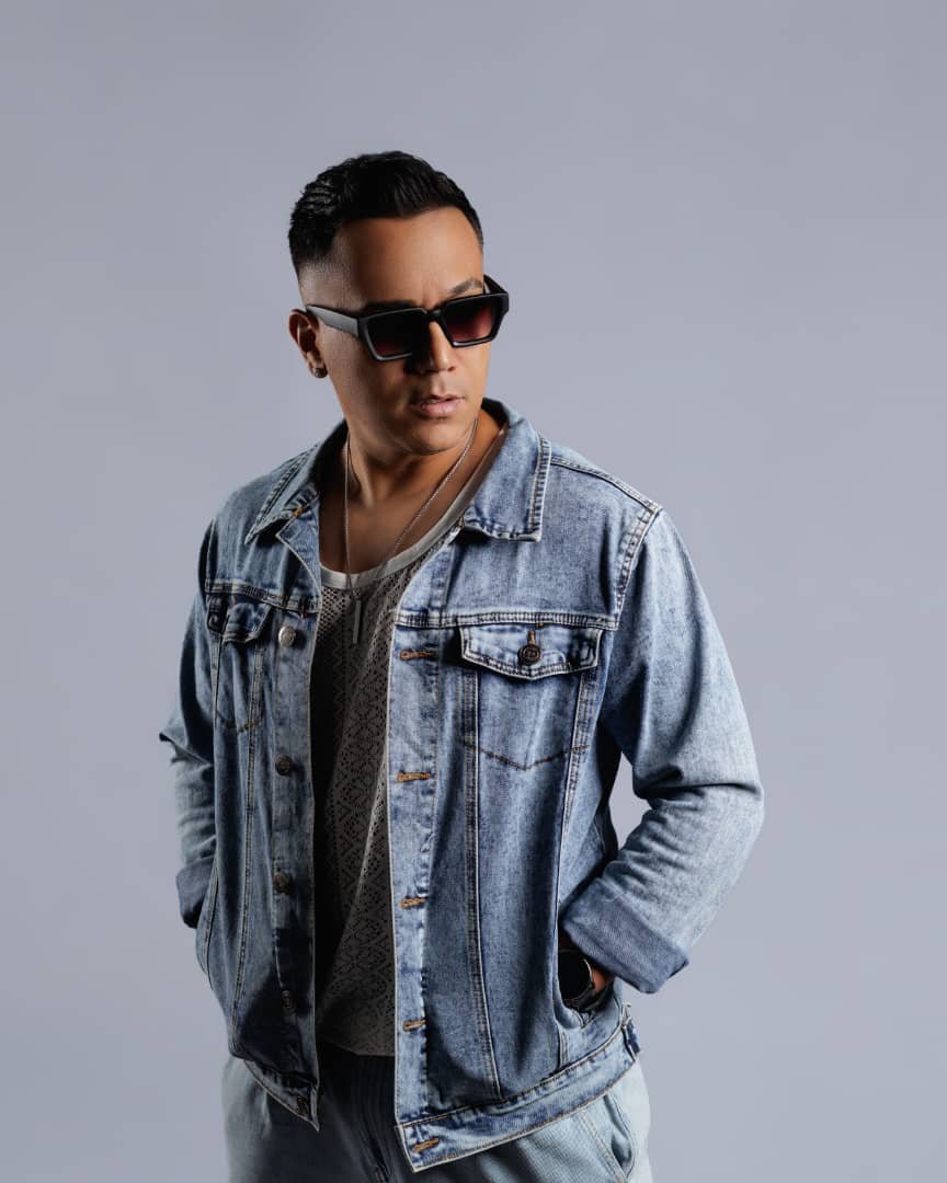 J Santos busca enamorar con «Mi cariñito»
