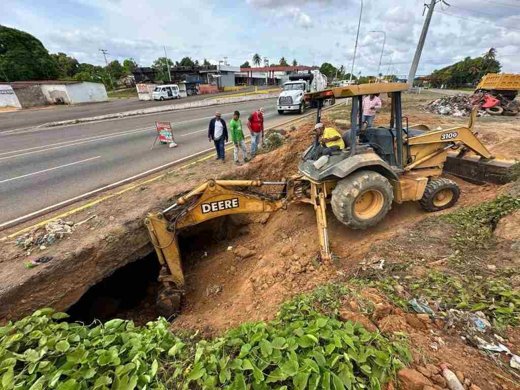Alcaldía de Caroní atiende socavación en la avenida Guayana